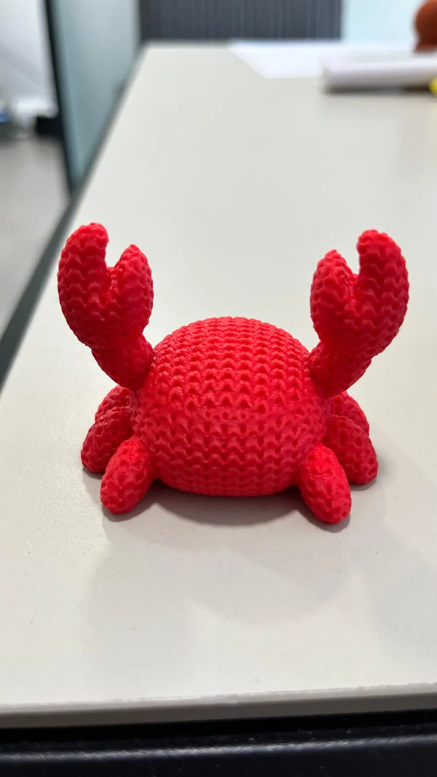 ÖRGÜ GÖRÜNÜMLÜ 3D BASKI SEVİMLİ YENGEÇ FİGÜRÜ