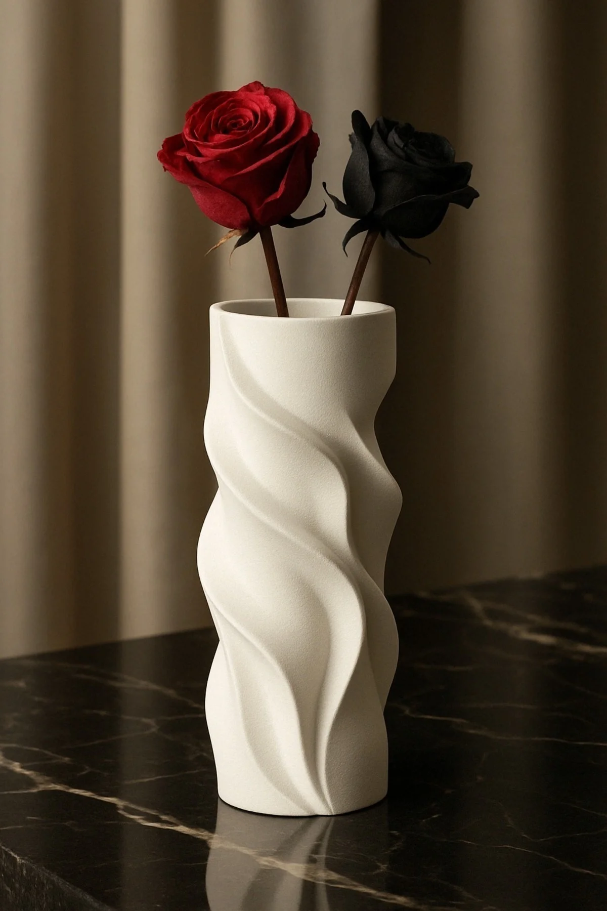 Beyaz Mini Spiral Modern Dekoratif Vazo - 3D Tasarım Kabartmalı Minimalist Ev Aksesuarı